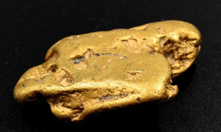 Englands-largest-gold-nuggett-768x459.jpg